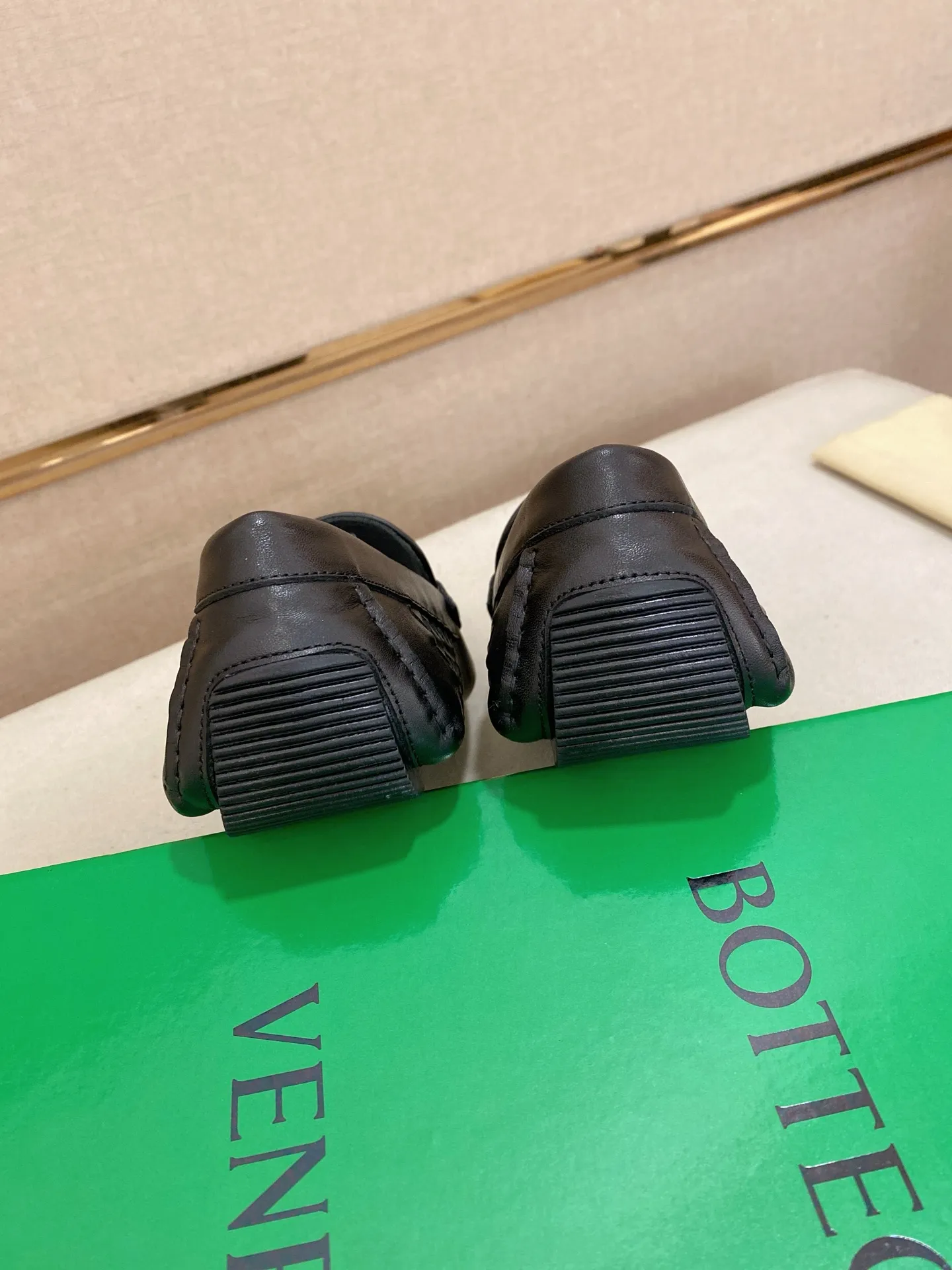 Men's shoes 💰 400💰 (Niu Li + Niu Pad) [BV] latest hot style‼ ️Casual men's shoes, uppers imported first-layer cowhide ➕Full imported cowhide lining✔️Exquisite workmanship, excellent foot feel, special rubber soles✔️, cool and fashionable, the latest fashion, fashionable outsole, hurry up. Code number: 38-44 (can be customized to 37.45, non-refundable)